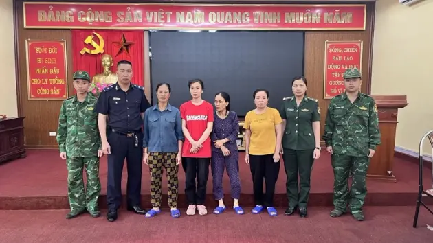 Bắt giữ nhóm vận chuyển trái phép 30 vạn nhân dân tệ
