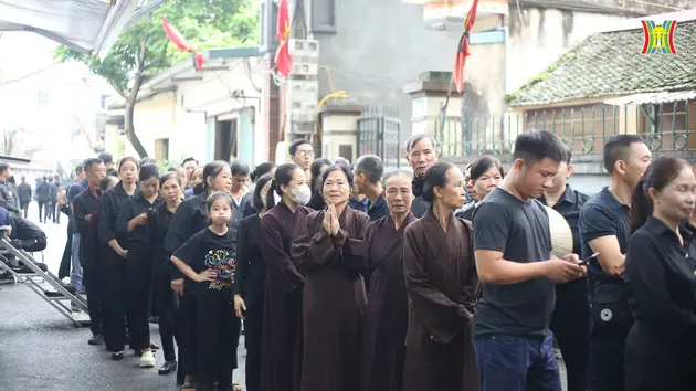 Đoàn người nối dài vào viếng Tổng Bí thư Nguyễn Phú Trọng tại quê nhà