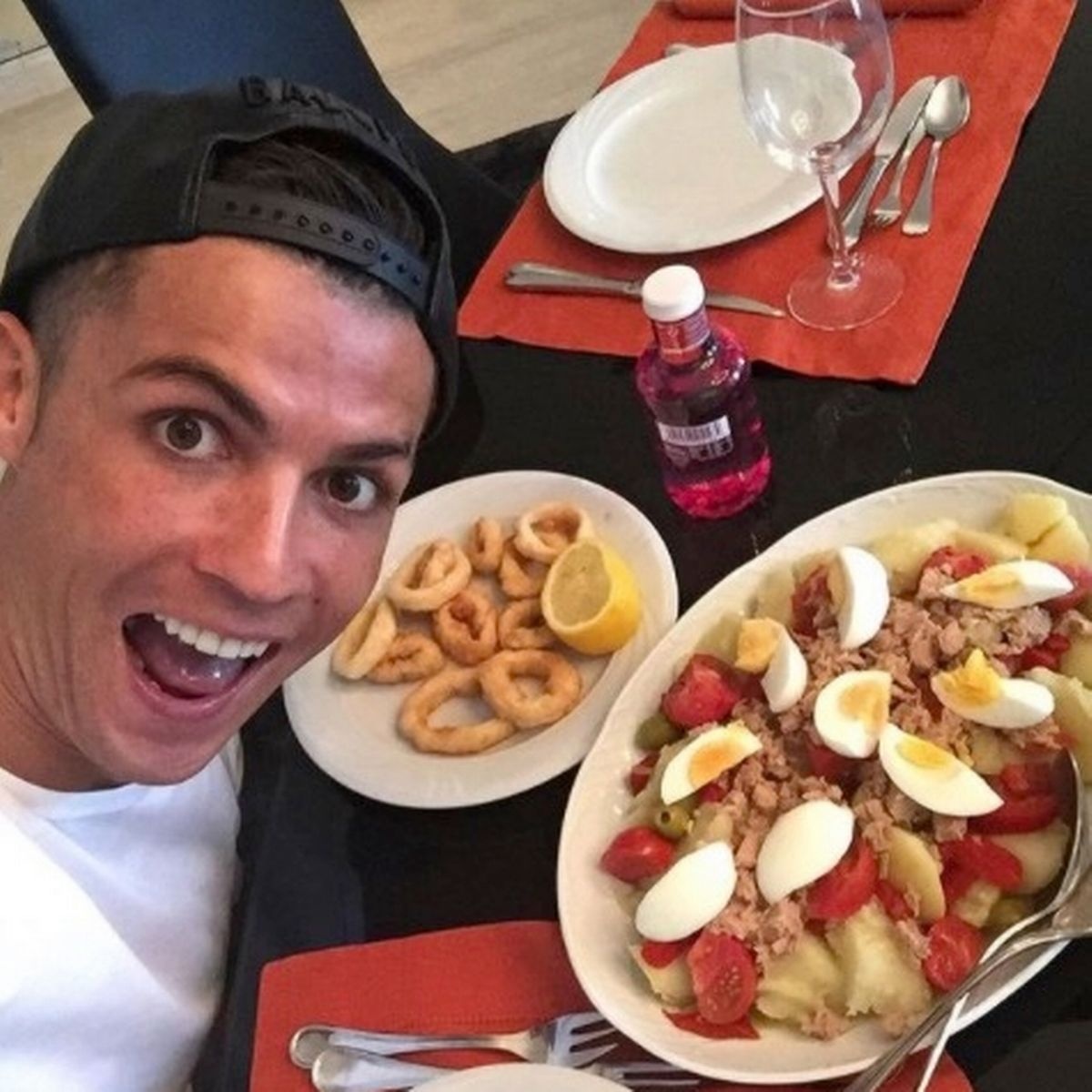 Cristiano Ronaldo eating