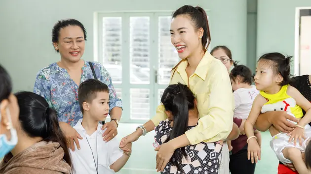 Á hậu Hoàng Oanh truyền cảm hứng tích cực

