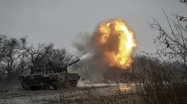 Nga tấn công dồn dập, Ukraine tháo chạy trên nhiều mặt trận