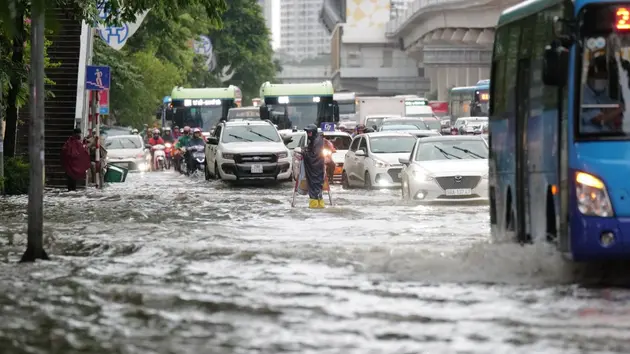 Mưa lớn diện rộng tại Hà Nội, cần đề phòng úng ngập