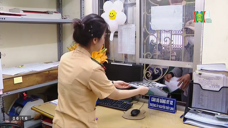 Về làng Chuông xem làm nón lá