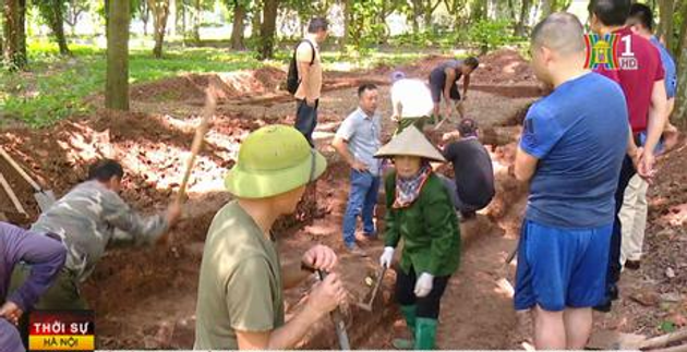Khai quật khảo cổ tại di tích thành cổ Sơn Tây
