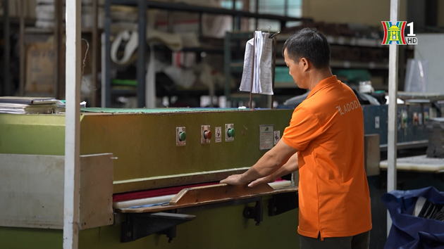 Khám phá quy trình sản xuất cặp chống gù cho học sinh | Made in Hanoi | 06/10/2023