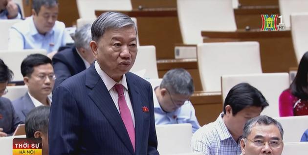 Câu chuyện văn hóa trên lụa Việt

