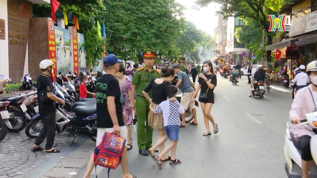 Đánh bom xe cảnh sát tại Pakistan, 16 người thương vong