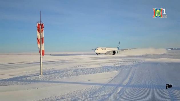 Máy bay Boeing 787 đầu tiên hạ cánh xuống Nam Cực
