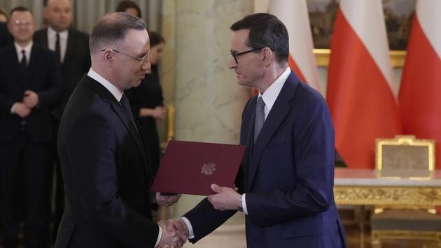 Chính phủ mới của Ba Lan tuyên thệ nhậm chức