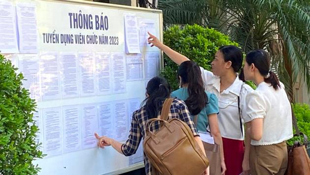 Gần 400 giáo viên, nhân viên trúng tuyển viên chức Hà Nội