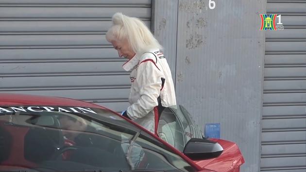 Người phụ nữ 83 tuổi lái siêu xe trên đường đua
