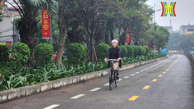 Người dân phấn khởi với tuyến đường dành riêng cho xe đạp