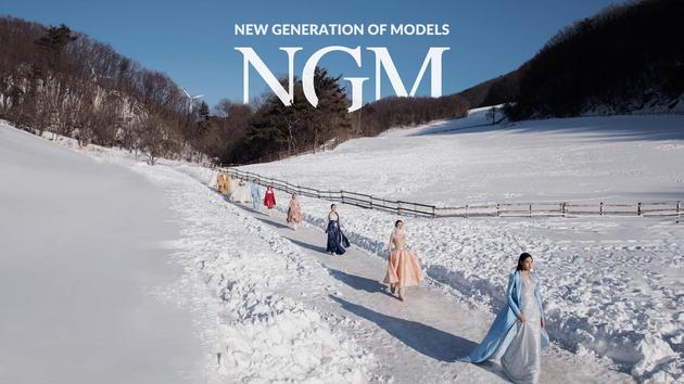 Dàn mẫu Việt catwalk trên thời tiết giá lạnh tại Hàn Quốc