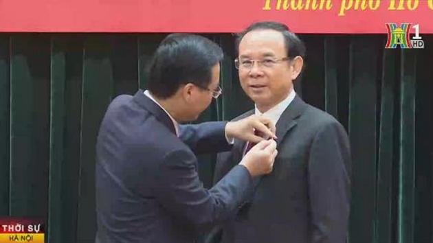 Chủ tịch nước trao huy hiệu 45 năm tuổi Đảng tặng đồng chí Nguyễn Văn Nên