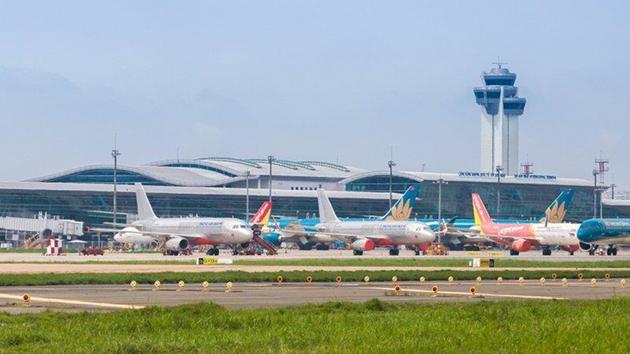 Hơn 300 chuyến bay rỗng về Tân Sơn Nhất giải toả khách