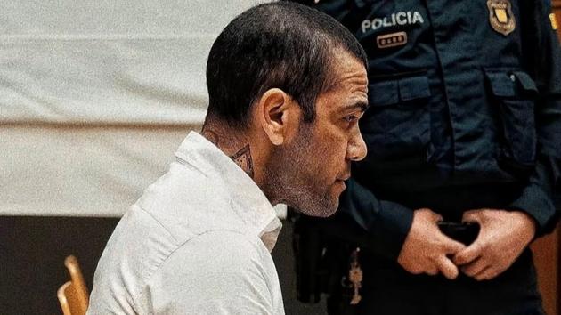Dani Alves lãnh án tù cực nặng