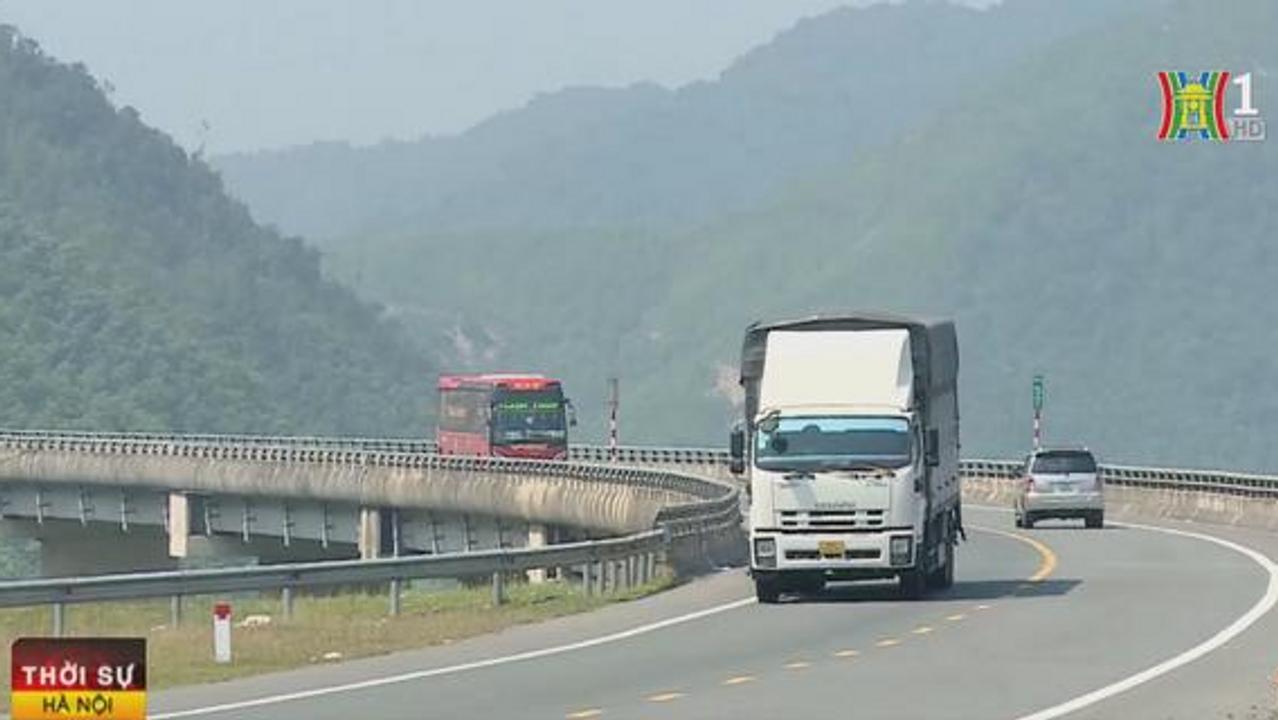 Khúc cua nguy hiểm trên đường cáo tốc Cam Lộ - La Sơn - Hoà Liên