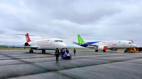 Máy bay thương mại Trung Quốc trình diễn tại Việt Nam