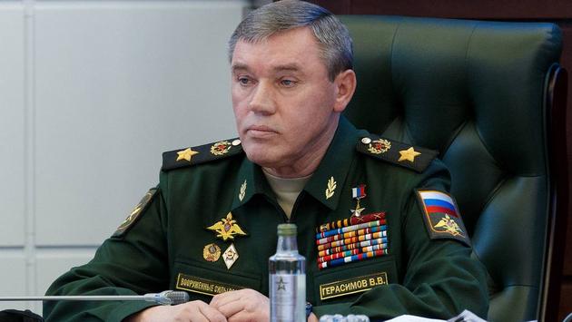 Tổng tham mưu trưởng quân đội Nga Valery Gerasimov đến tiền tuyến