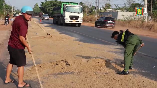 Bắt đối tượng cướp điện thoại của người nước ngoài