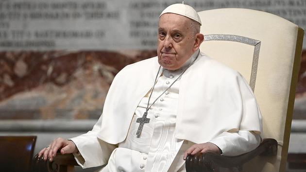 Giáo hoàng, 'giương cờ trắng' và sự chia rẽ của phương Tây