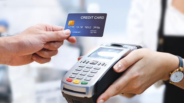  Lo mở thẻ tín dụng, hại nhiều hơn lợi