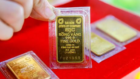 Giá vàng tăng mạnh vượt mốc 81 triệu đồng/lượng
