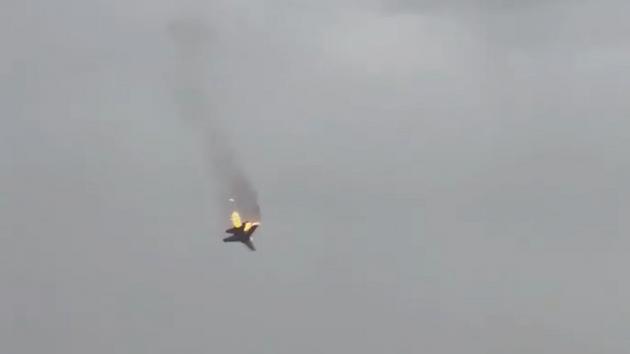 Máy bay Su-35 của Nga bốc cháy, lao thẳng xuống biển