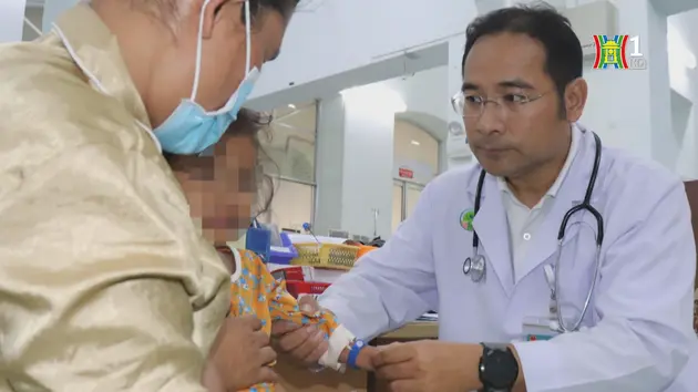 Cứu sống bé gái Campuchia bị sốt xuất huyết nguy kịch