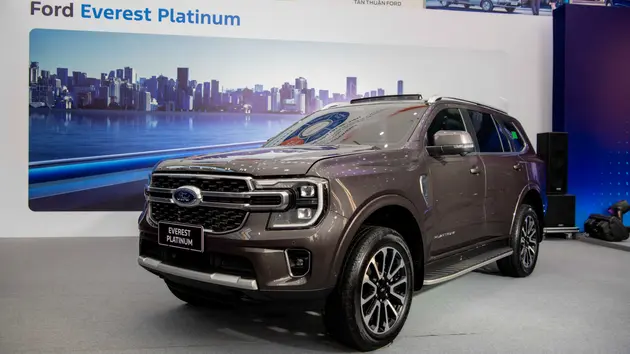 Ford ra mắt Everest Platinum và Ranger Stormtrak tại việt nam
