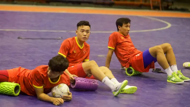 Đội tuyển futsal Việt Nam tập buổi đầu tiên ở Thái Lan