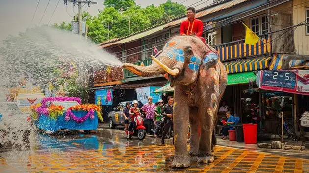 Lễ hội té nước mang về cho Thái Lan 5 tỷ USD