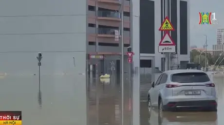 Sân bay Dubai gián đoạn nghiêm trọng vì mưa lớn