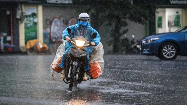 Hà Nội mưa lớn, nguy cơ ngập úng cao