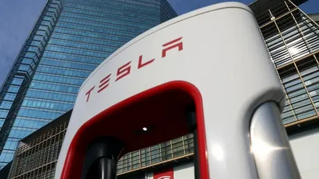 Tesla giảm giá bán xe trên toàn cầu