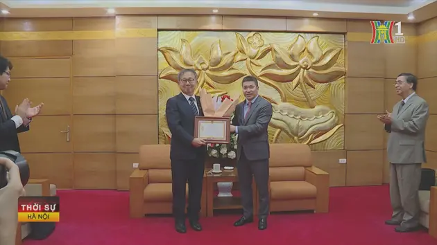 Trao Kỷ niệm chương cho Đại sứ Nhật Bản tại Việt Nam