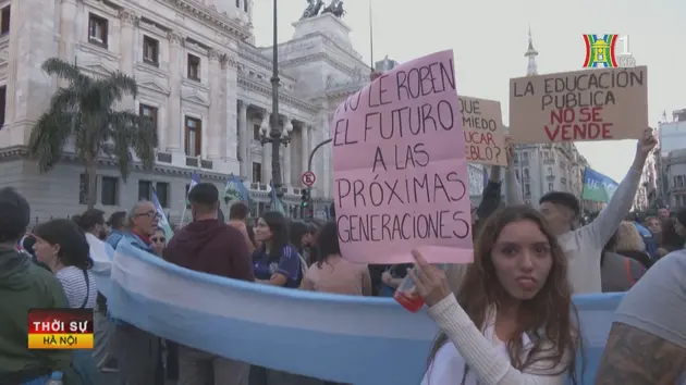 Người dân Argentina biểu tình phản đối giảm ngân sách giáo dục