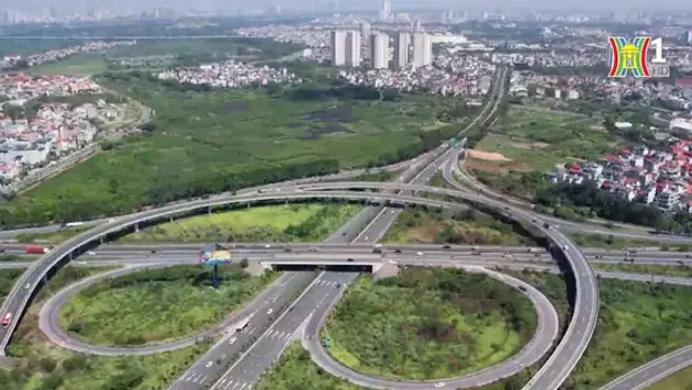 Những kỹ năng lái xe an toàn mùa mưa bão