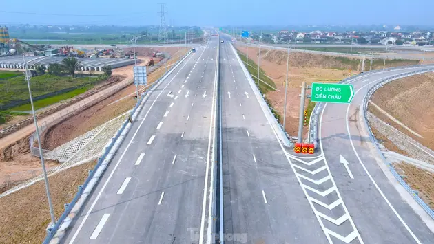 Thông xe 30km đầu tuyến cao tốc Diễn Châu - Bãi Vọt