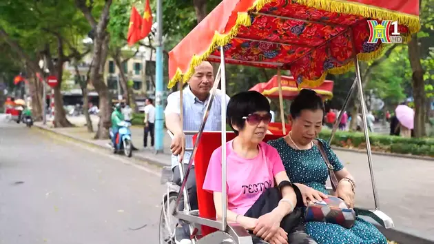 Xích lô - phương tiện độc đáo khi du lịch Hà Nội