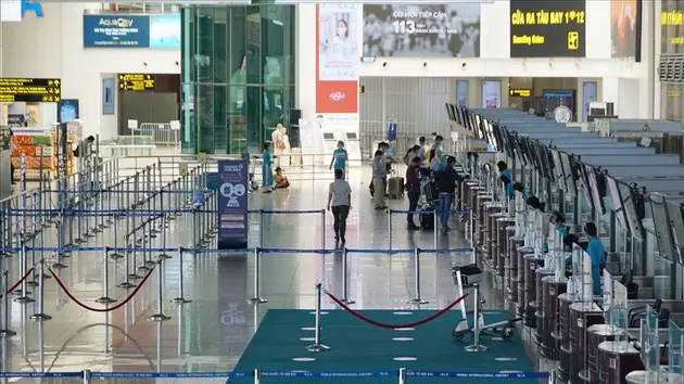 Sân bay Nội Bài vắng khách trở về sau kỳ nghỉ lễ