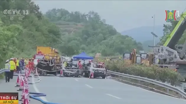 Sập cao tốc ở Trung Quốc, hàng chục người thiệt mạng