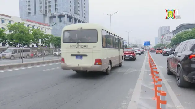 Lắp thêm dải phân cách qua nút giao Mai Dịch