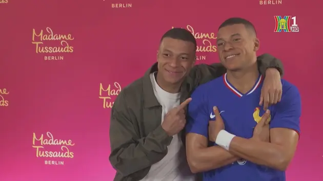 Ra mắt bức tượng sáp của Kylian Mbappe 
