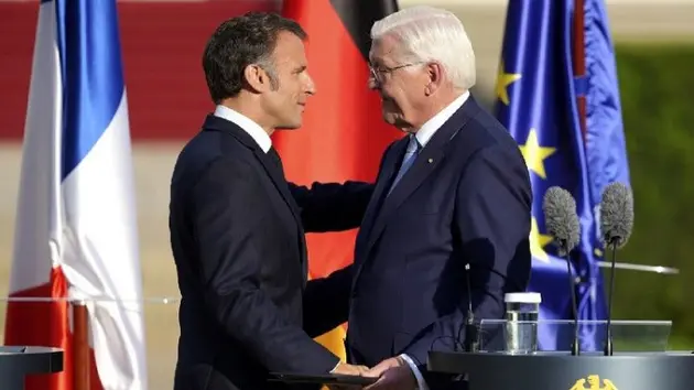Tổng thống Pháp kết thúc ba ngày thăm Đức