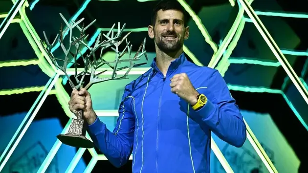 Djokovic thiết lập cột mốc mới trên sân đất nện