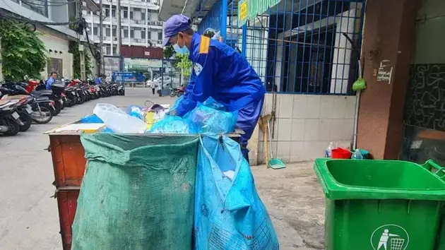 Hà Nội bắt đầu thí điểm phân loại rác tại nguồn