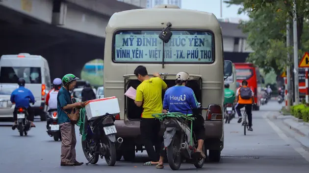 Hà Nội mở rộng phạt nguội xử lý 'xe dù, bến cóc'