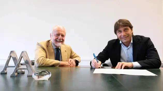 Napoli bổ nhiệm huấn luyện viên Antonio Conte