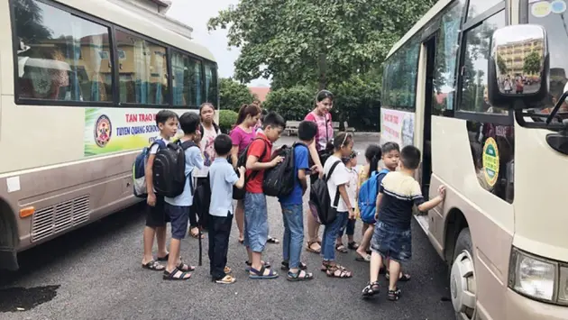 Nhiều người chưa thạo đăng ký xe qua ứng dụng VNEID